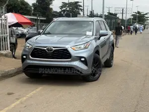 Toyota Highlander Limited AWD 2020 Blue
