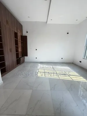 1bdrm Shared Apartment in New Road, Lekki Phase 2 for rent