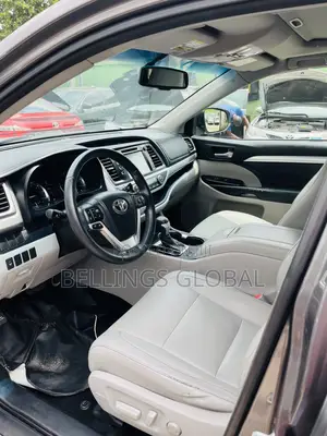 Toyota Highlander XLE 4dr SUV AWD (3.5L 6cyl 6A) 2015 Gray