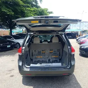 Toyota Sienna 2013 Green