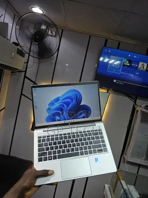 Laptop HP EliteBook 640 G9 8GB Intel Core i7 SSD 256GB