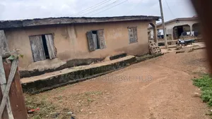 6bdrm Apartment in Ibadan for sale