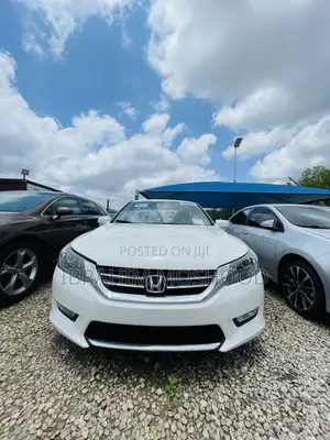 Honda Accord Touring 4dr Sedan FWD (3.5L 6cyl 6A) 2013 White