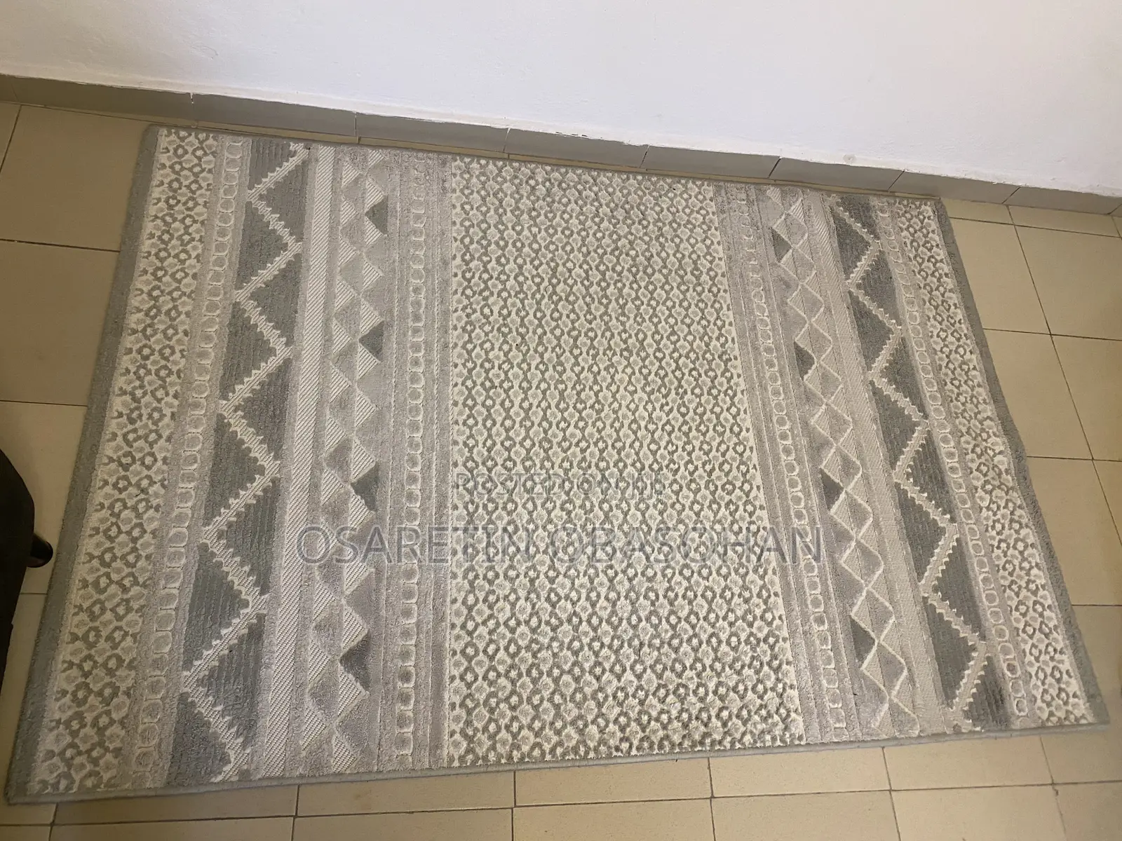 Neatly Used 4x6ft Rug