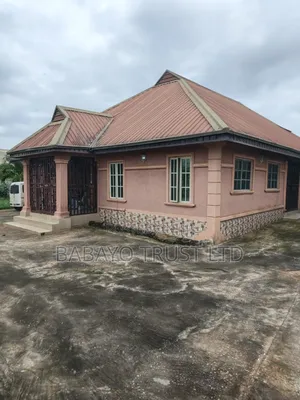 5bdrm Bungalow in Iduowina, Benin City for sale