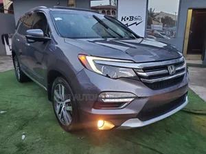 Honda Pilot Touring 4dr SUV 4WD (3.5L 6cyl 9A) 2017 Gray