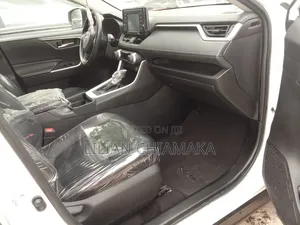 Toyota RAV4 2024 White