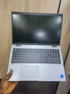 Laptop Dell Latitude 3520 16GB Intel Core i7 SSD 512GB