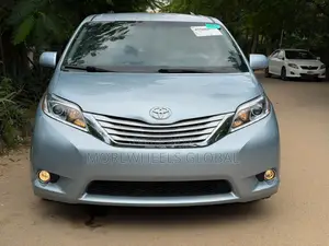 Toyota Sienna 2015 Blue