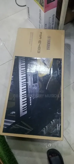 Original Yamaha PRS E483 Keyboard