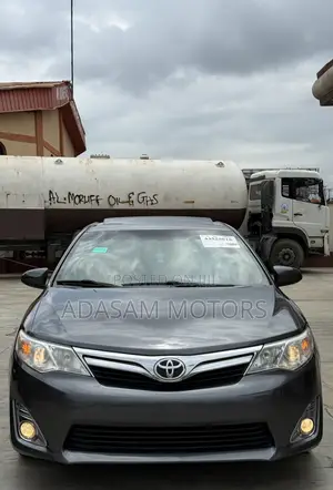 Toyota Camry XLE 4dr Sedan (2.5L 4cyl 6A) 2013 Gray
