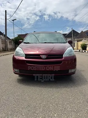 Toyota Sienna 2005 Red