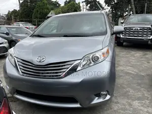 Toyota Sienna XLE 7-Passenger 4dr Minivan AWD (3.5L 6cyl 6A) 2015 Gray