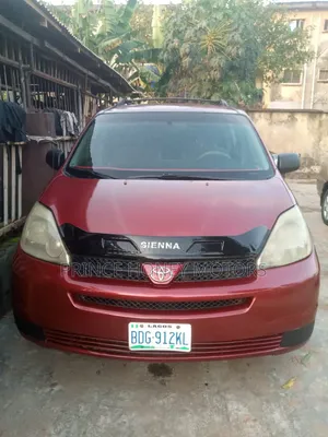 Toyota Sienna 2005 Red