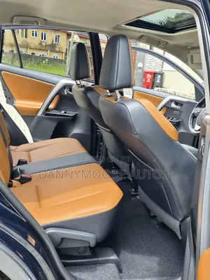 Toyota RAV4 2018 Blue
