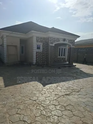 Furnished 5bdrm Bungalow in Unique Estate, Ipaja / Ipaja for sale