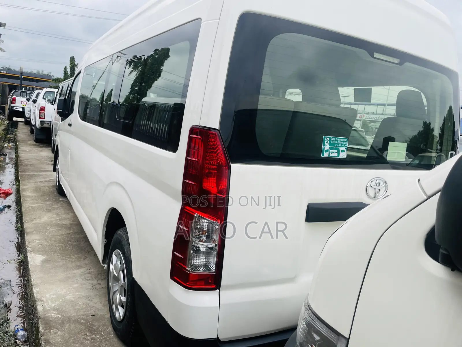 Toyota HiAce 2022 White
