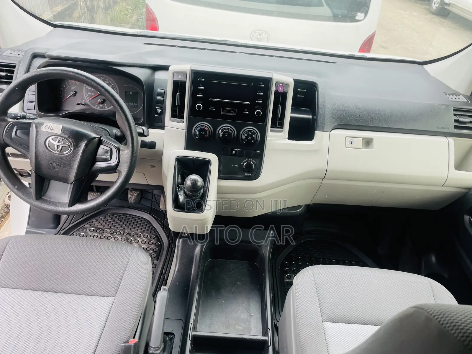 Toyota HiAce 2022 White