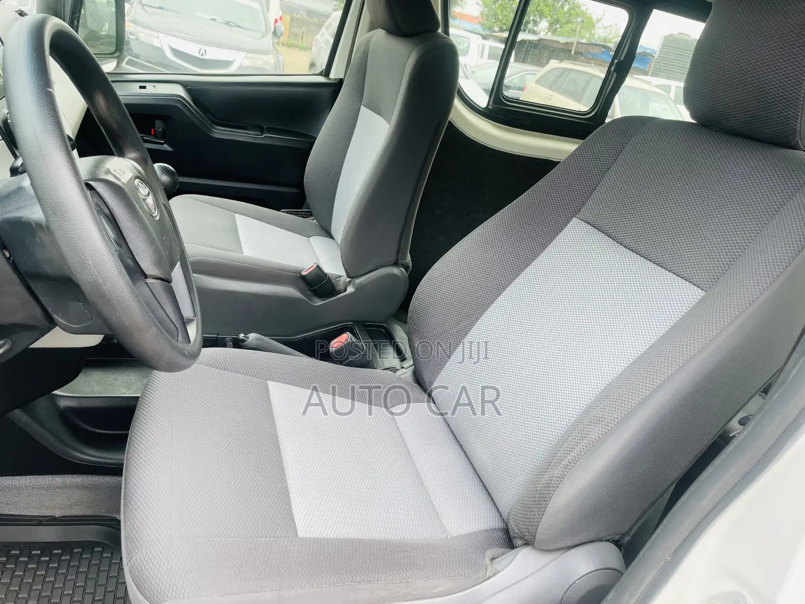 Toyota HiAce 2022 White