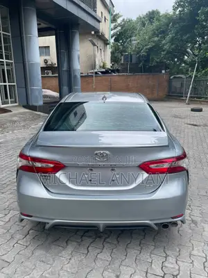 Toyota Camry LE FWD (2.5L 4cyl 8AM) 2018 Silver