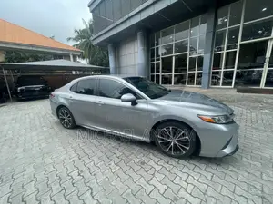 Toyota Camry 2019 Silver