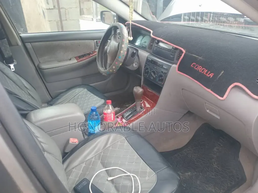 Toyota Corolla 2004 Gray