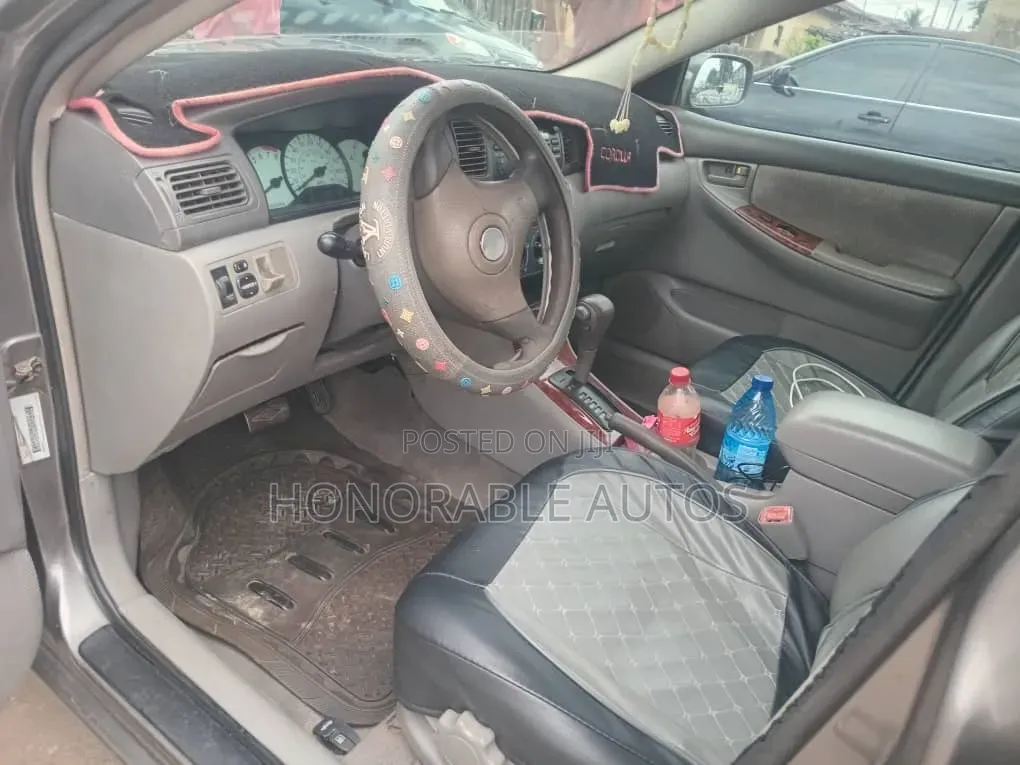 Toyota Corolla 2004 Gray