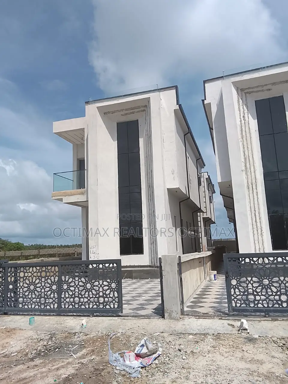 Luxury 4-Bedroom Fully Detached Duplex With Private Pool