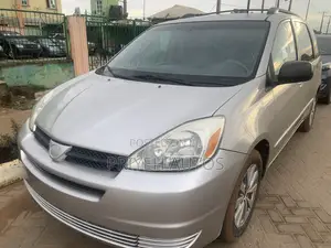 Toyota Sienna 2004 Silver
