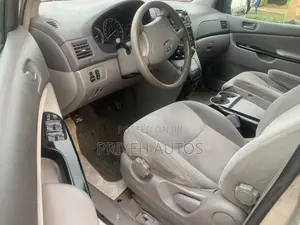 Toyota Sienna 2004 Silver