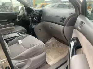 Toyota Sienna 2004 Silver