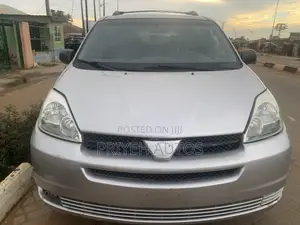 Toyota Sienna 2004 Silver