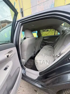 Toyota Corolla 2010 Gray