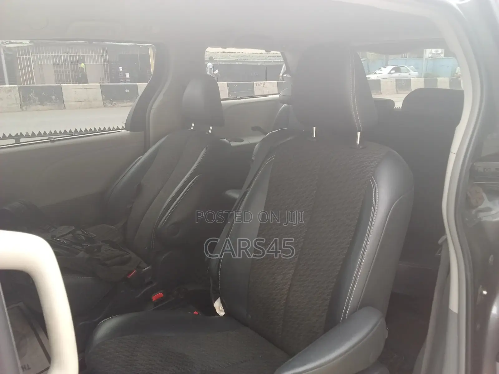 Toyota Sienna 2012 Silver