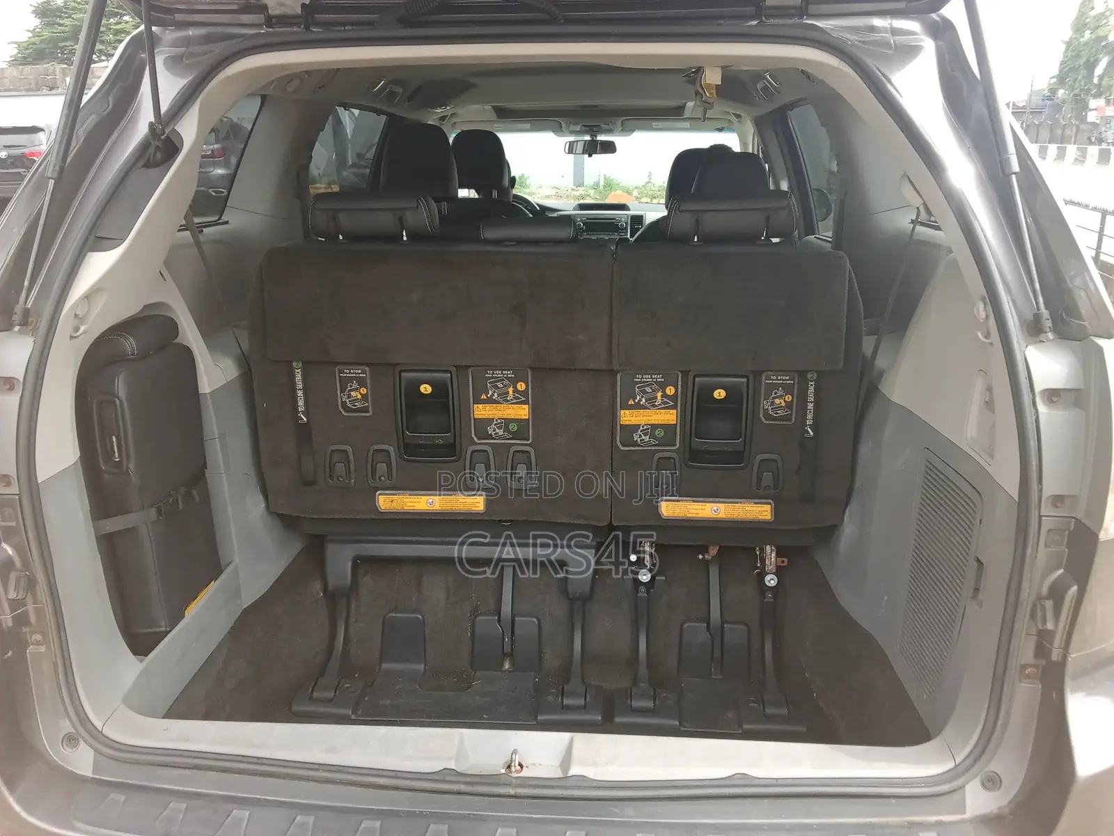 Toyota Sienna 2012 Silver