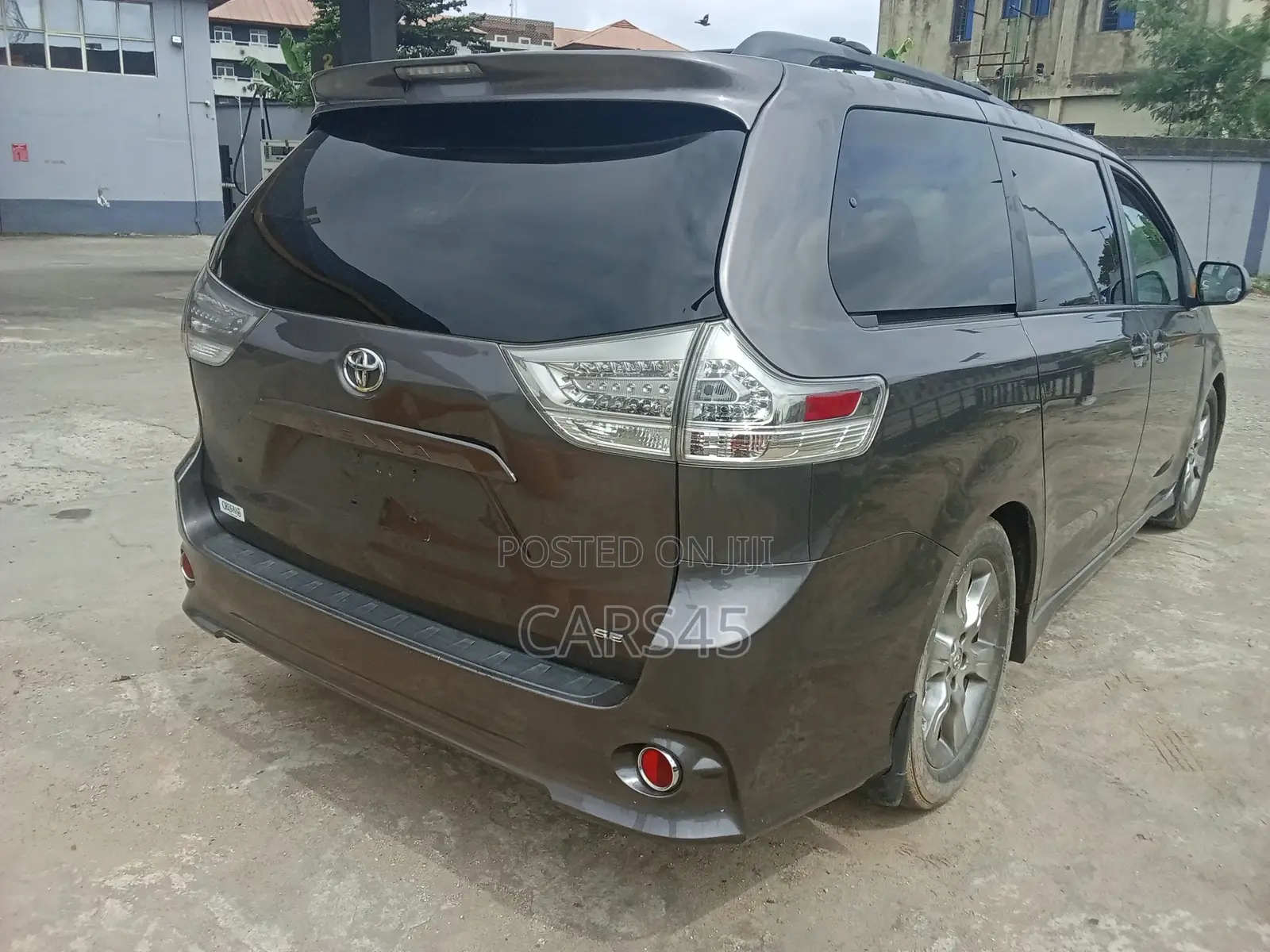 Toyota Sienna 2012 Silver
