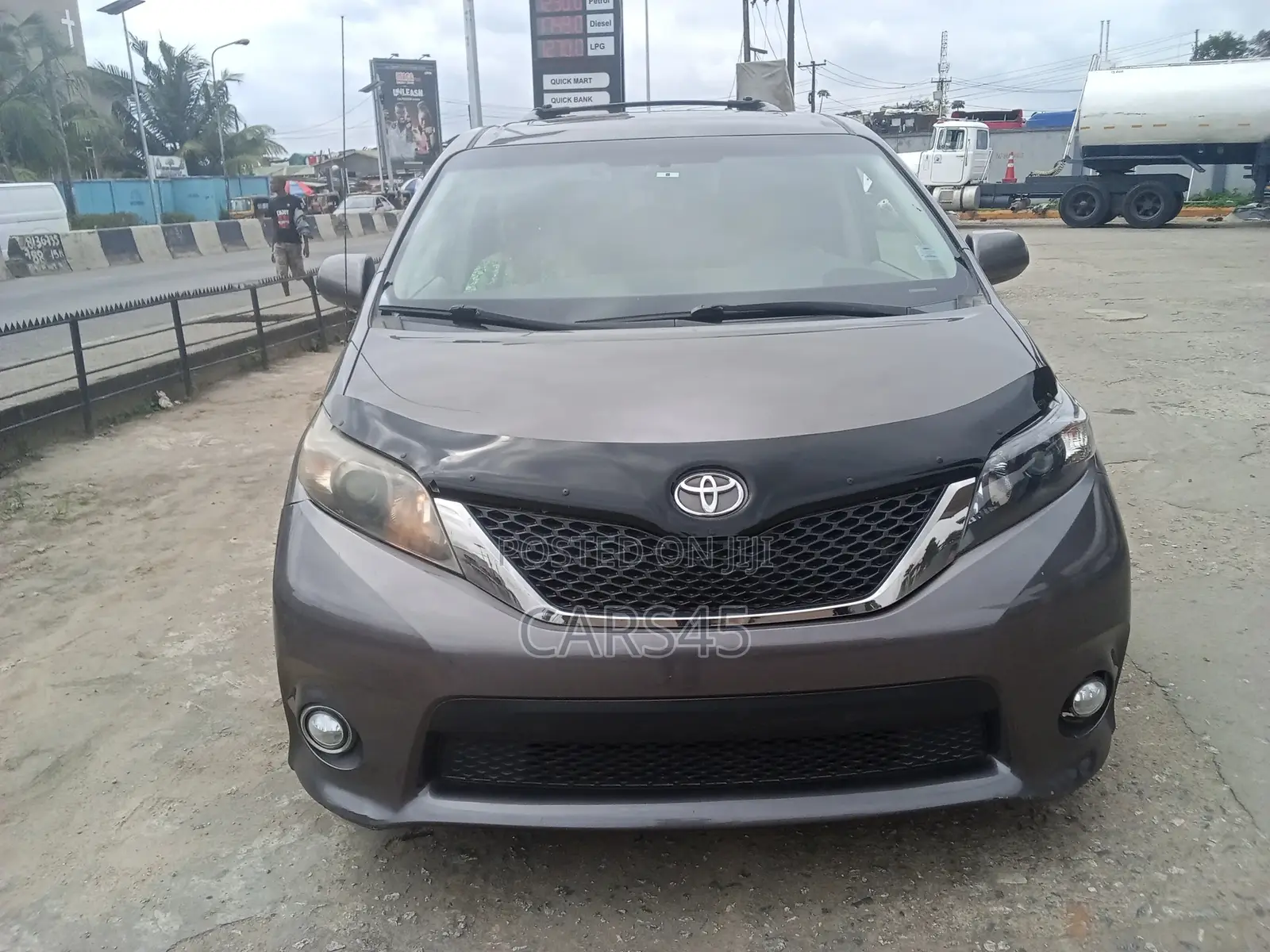 Toyota Sienna 2012 Silver