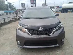 Toyota Sienna 2012 Silver