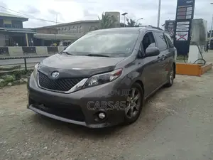 Toyota Sienna 2012 Silver