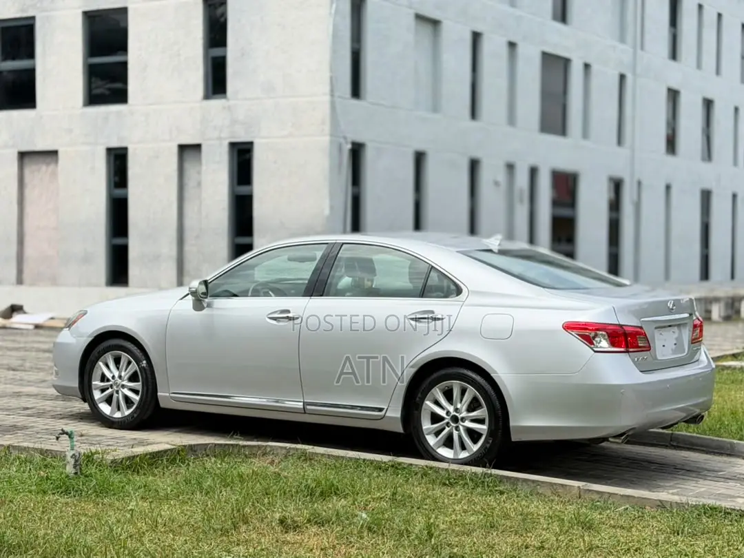Lexus ES 2012 Silver