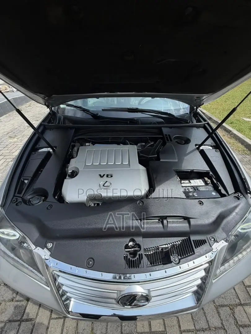 Lexus ES 2012 Silver