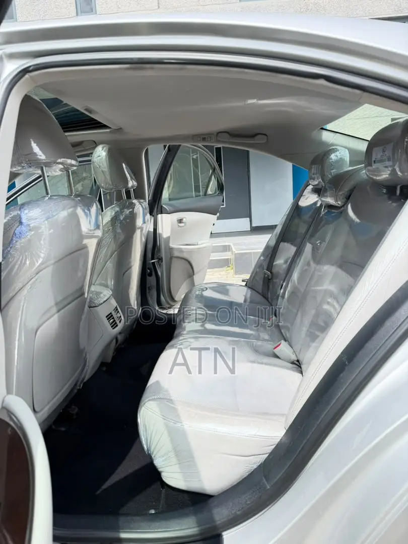 Lexus ES 2012 Silver