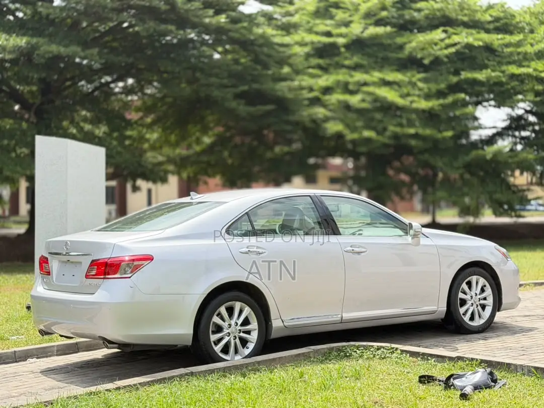 Lexus ES 2012 Silver