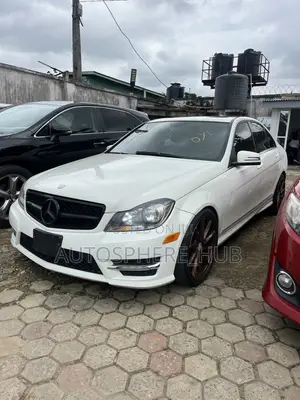 Mercedes-Benz C300 Sport 4Matic Sedan AWD (3.0L 6cyl 7A) 2012 White