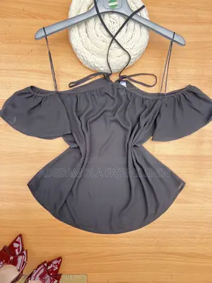 DW05 — Thrift Black Sunny Off-Shoulder Top 🖤  Bust: 16” UK Size: 6