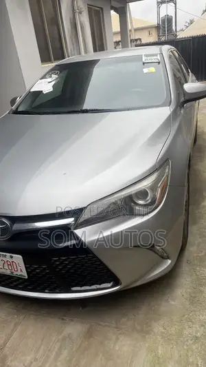 Toyota Camry SE 4dr Sedan (2.5L 4cyl 6A) 2015