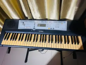 Yamaha Keyboard (Piano) 5 Octave