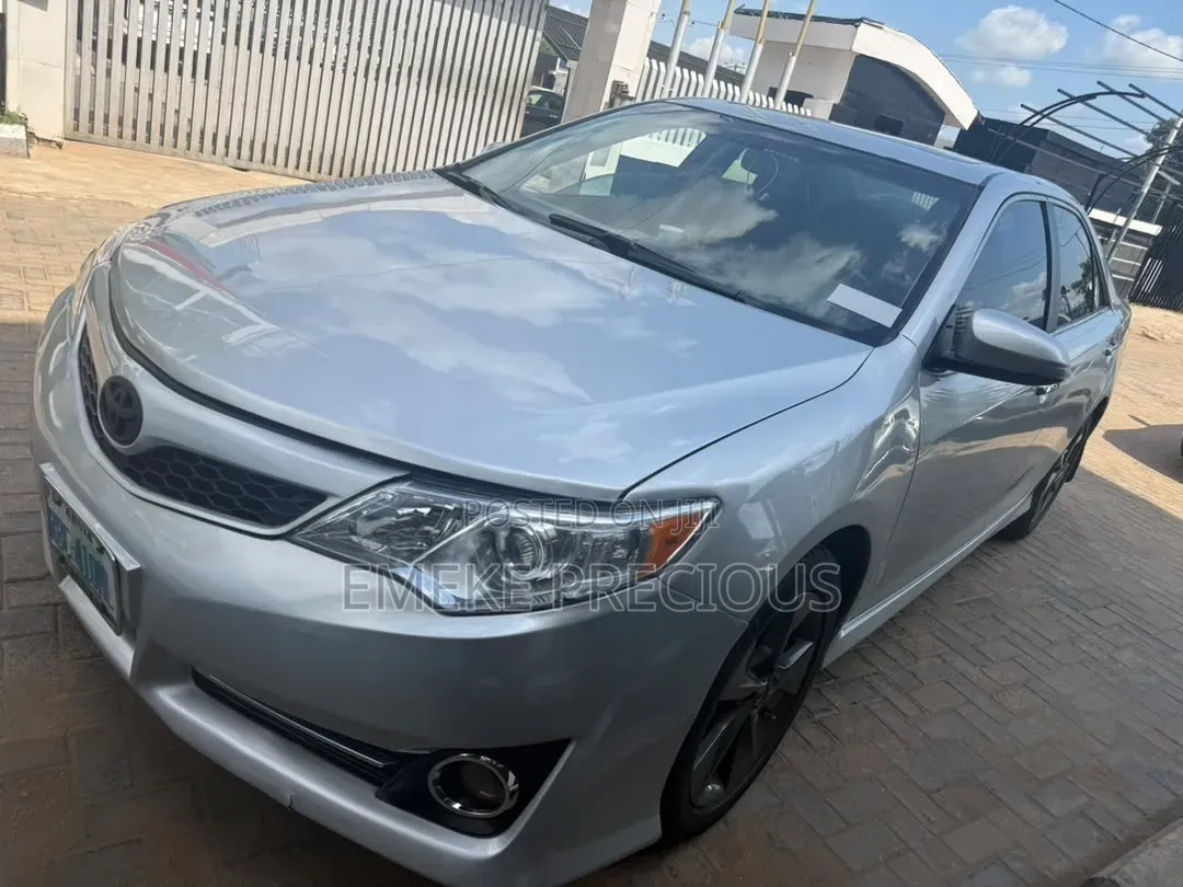 Toyota Camry 2014 Silver