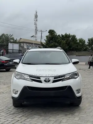 Toyota RAV4 LE 4dr SUV (2.5L 4cyl 6A) 2014 White