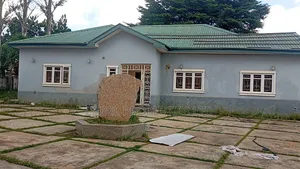 3bdrm Bungalow in Suncity Estate for rent